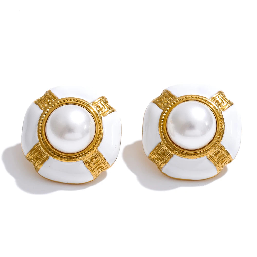 Pearl enamel geometric earrings in gold-plated stainless steel with pearl and enamel.