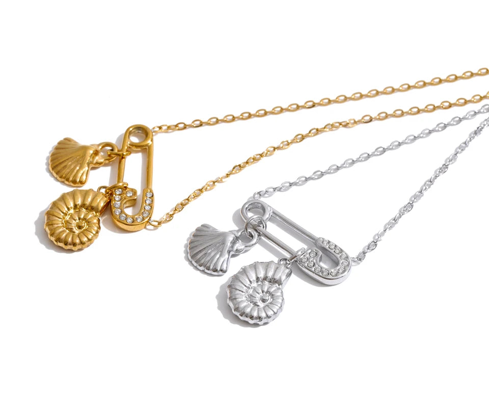 Cubic zirconia shell geometric necklace in gold-plated stainless steel with cubic zirconia and shell.