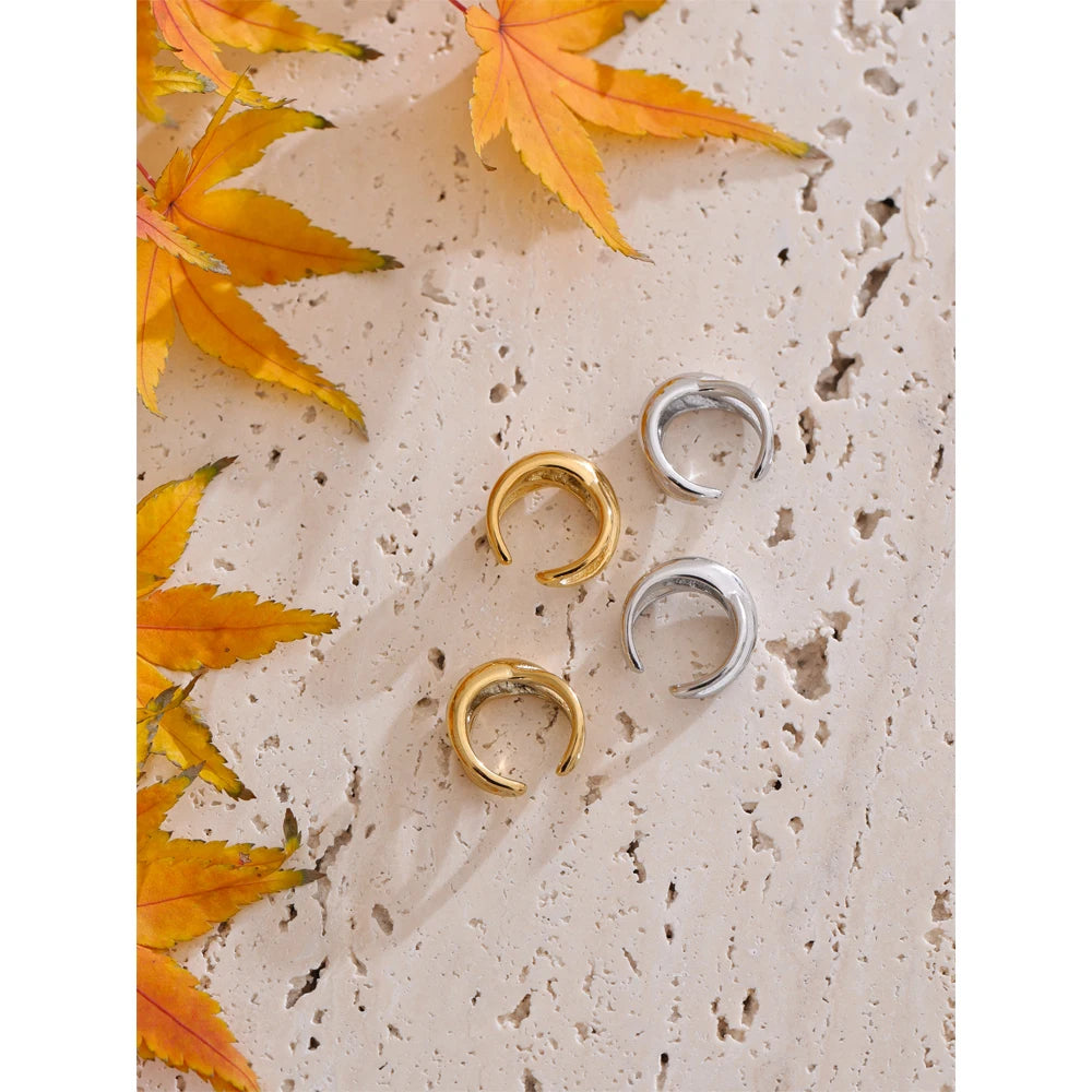 Geometric earrings in gold-plated 316L stainless steel.