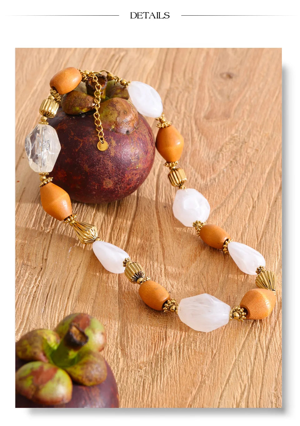 Resin beaded geometric necklace in gold-plated stainless steel with resin.
