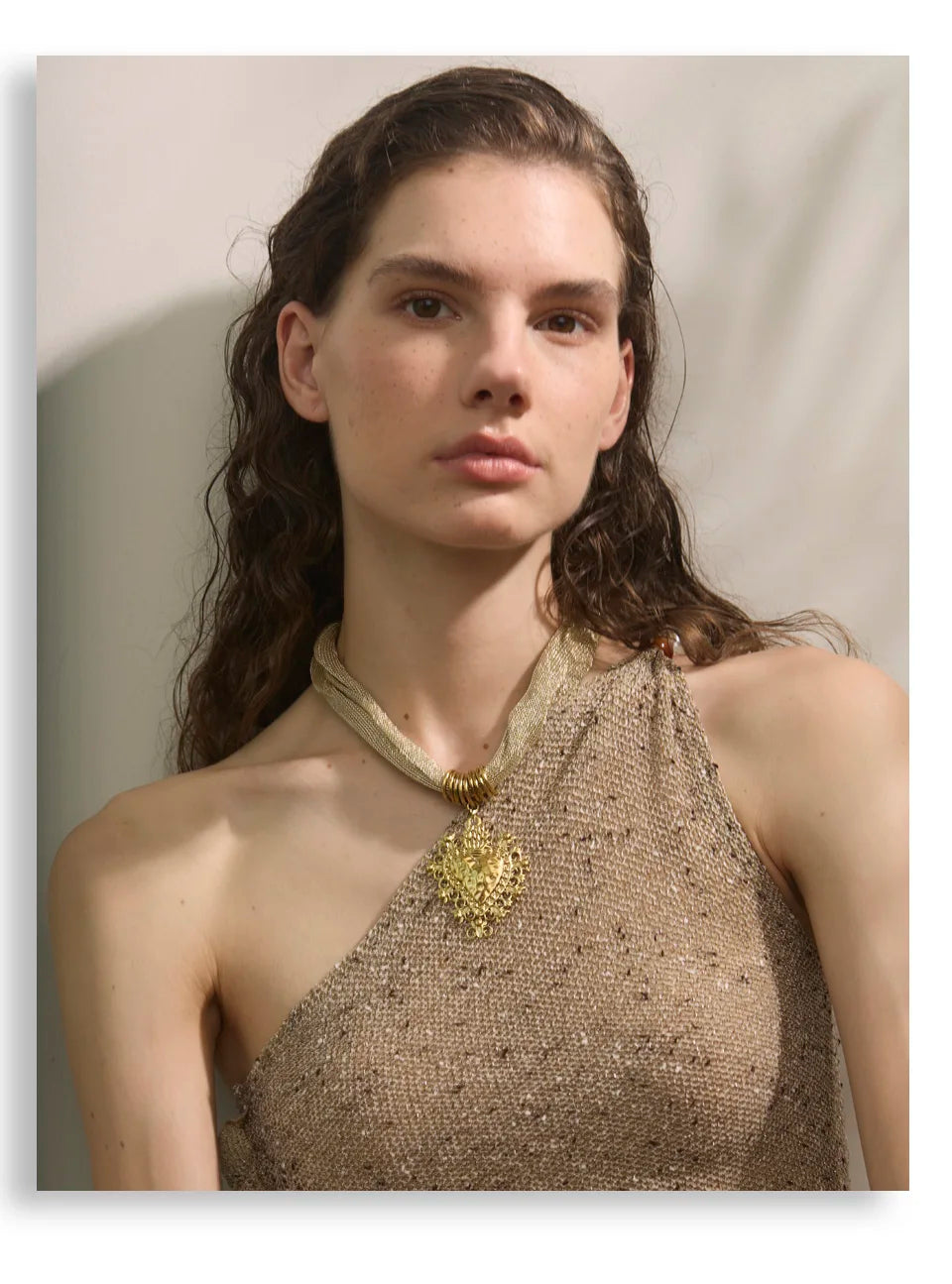 Heart chain necklace in gold-plated stainless steel.
