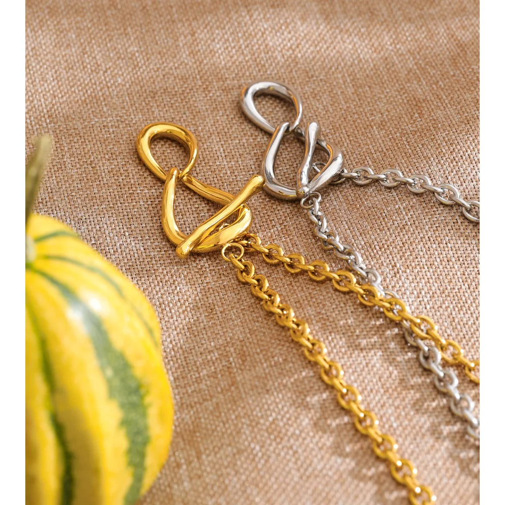 Geometric necklace in gold-plated stainless steel.