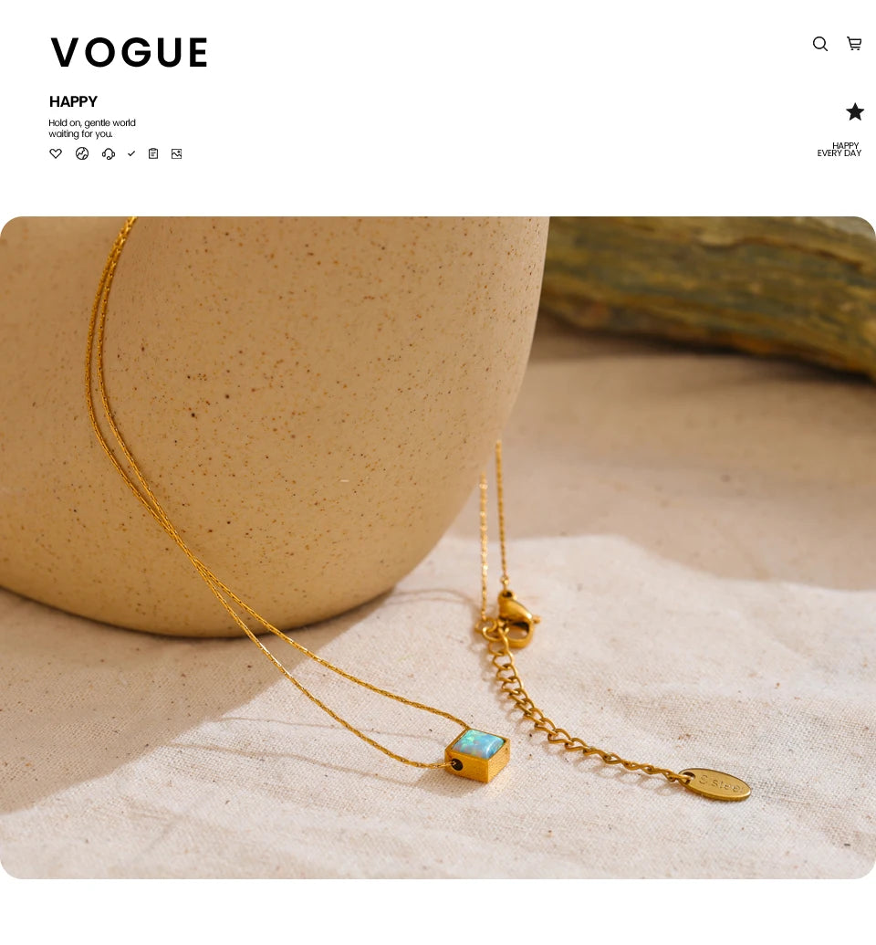 Natural stone geometric necklace in gold-plated stainless steel with natural stone.