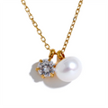 Cubic zirconia pearl geometric necklace in gold-plated stainless steel with pearl and cubic zirconia.