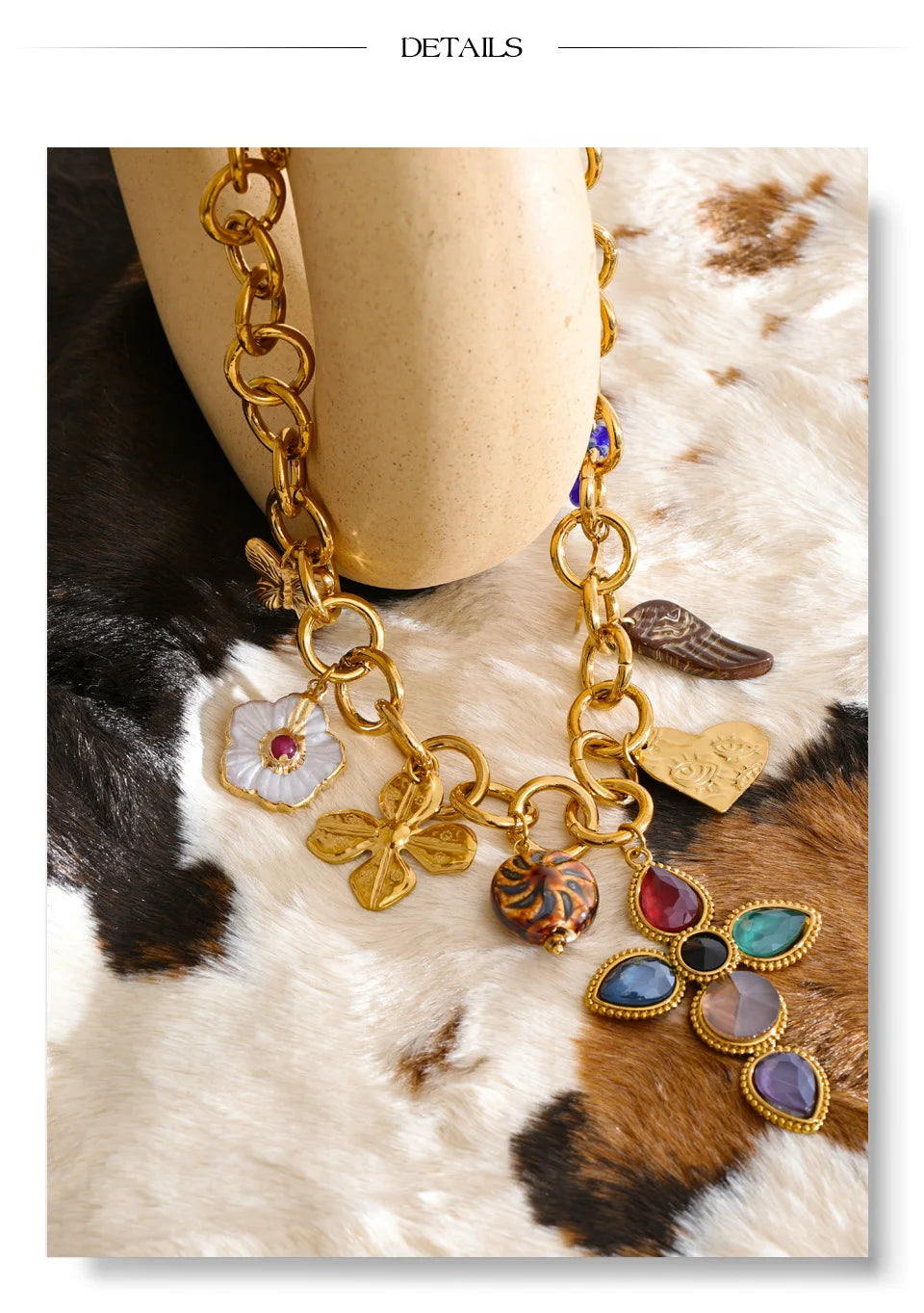 Cubic zirconia heart flower necklace in gold-plated stainless steel with cubic zirconia.
