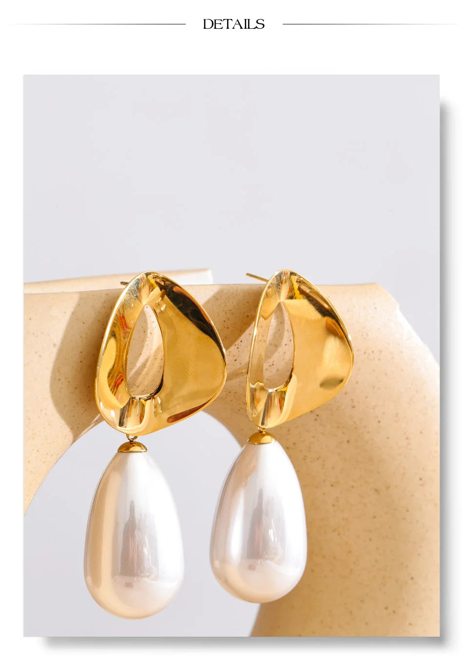Pearl geometric earrings in gold-plated stainless steel with pearl.
