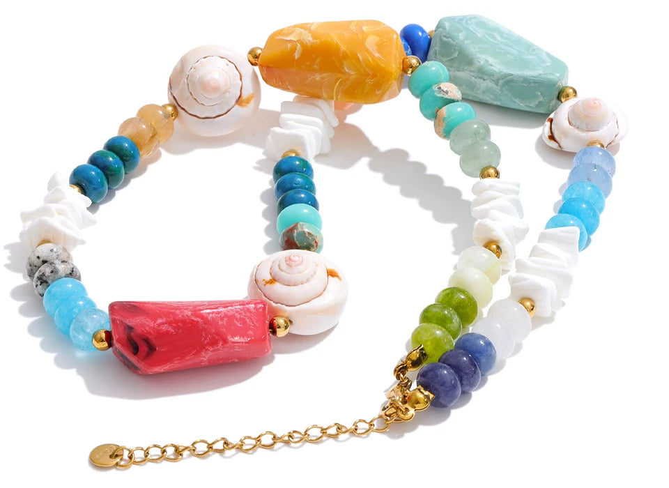 Shell resin natural stone necklace in gold-plated stainless steel with natural stone and shell.