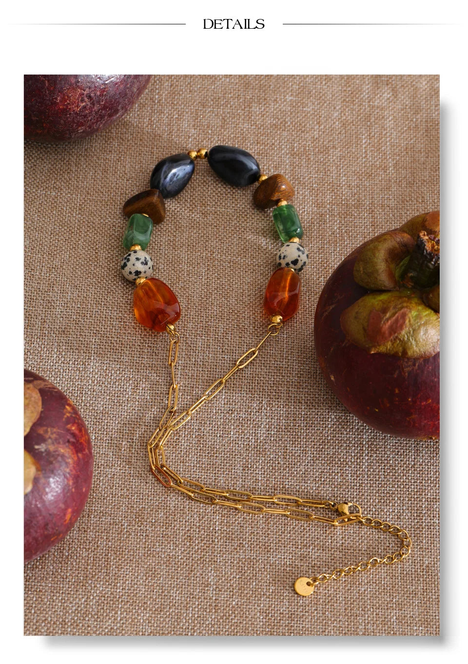 Resin natural stone beaded necklace in gold-plated stainless steel with natural stone and resin.