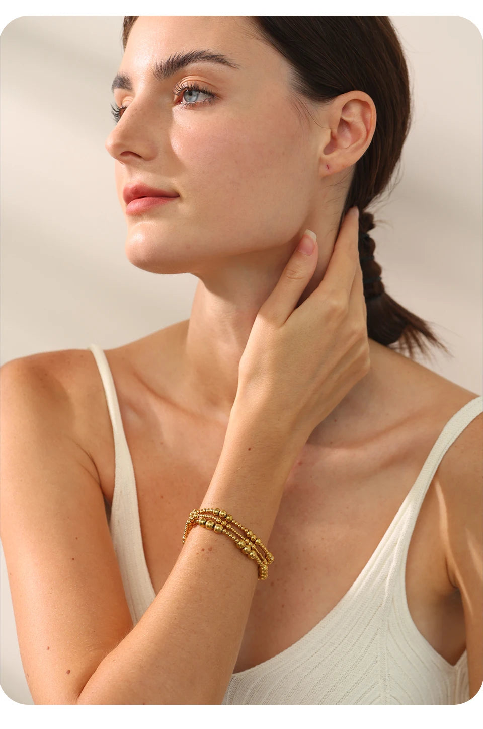 Beaded geometric bracelet in gold-plated stainless steel.
