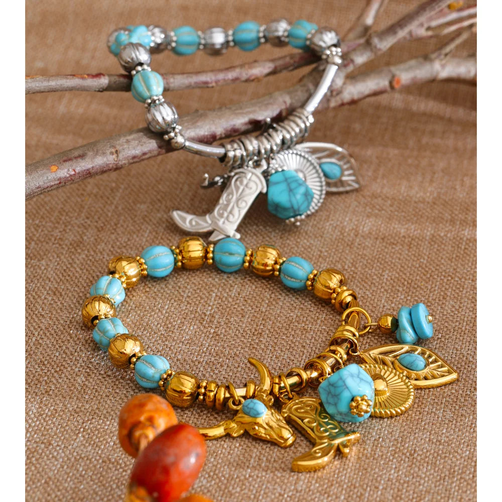 Natural stone heart beaded necklace in gold-plated stainless steel with natural stone.