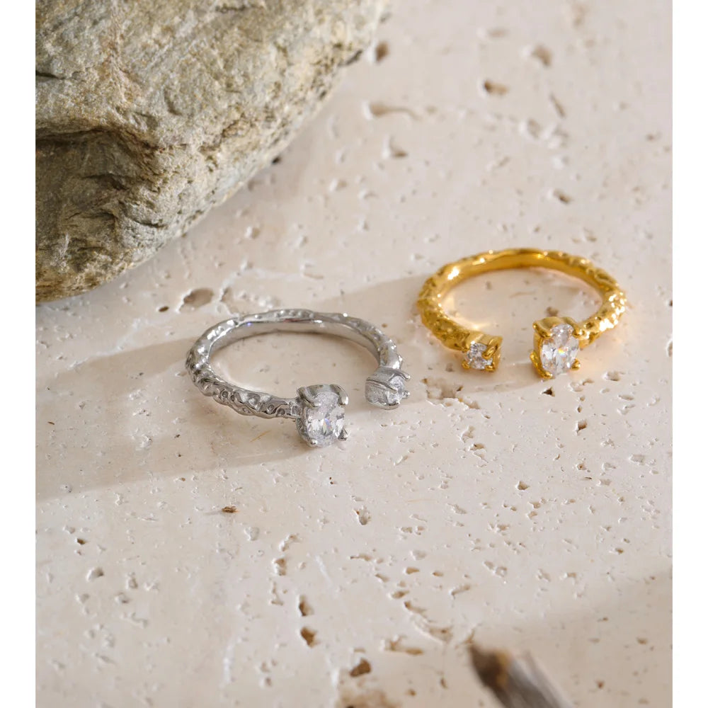 Cubic zirconia geometric ring in 18K gold-plated stainless steel with cubic zirconia.
