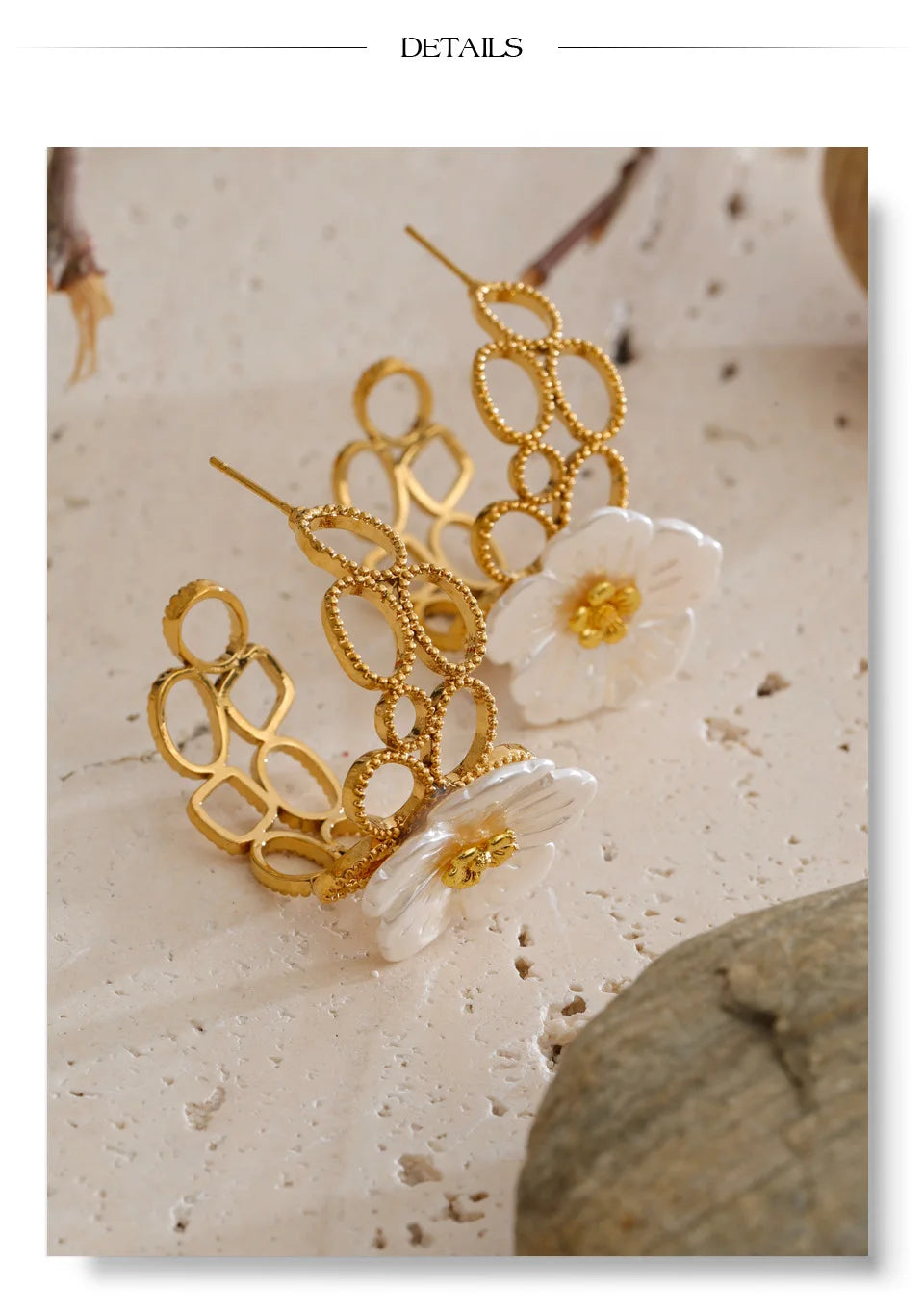 Resin flower earrings in gold-plated stainless steel with resin.
