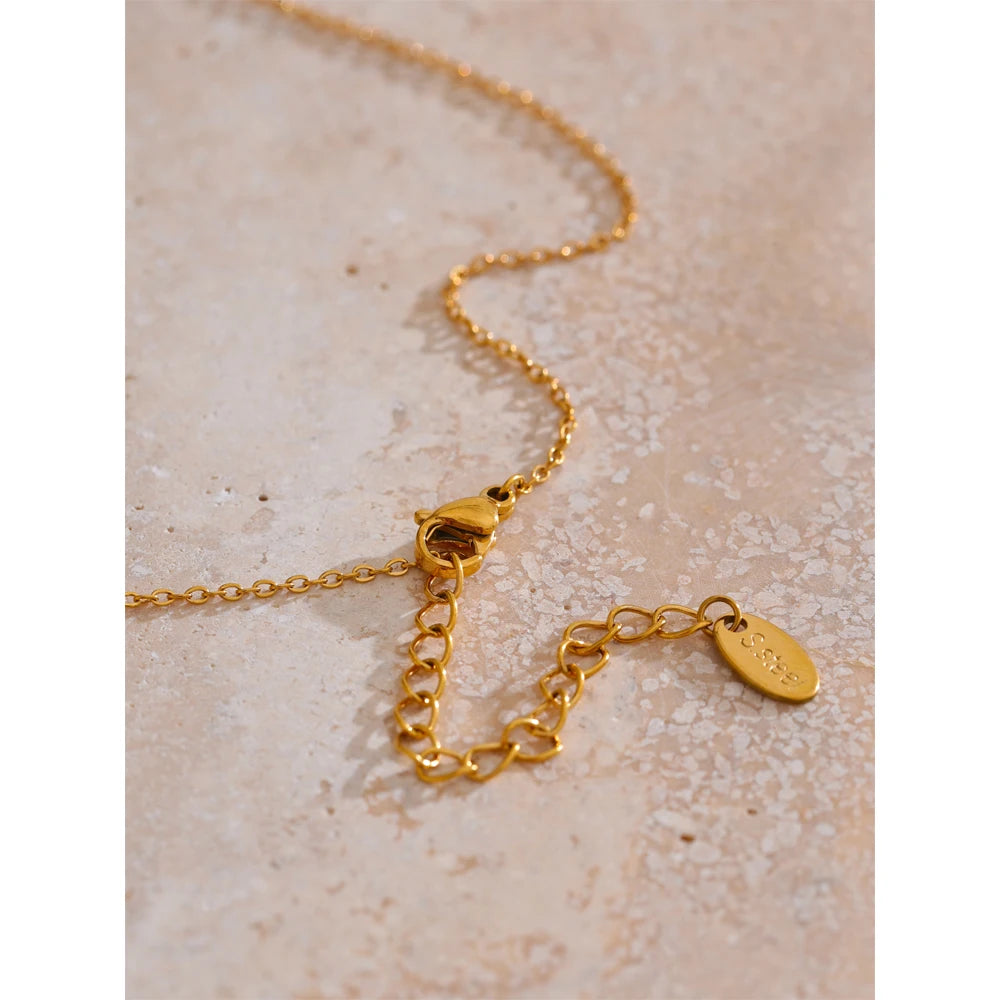 Star necklace in gold-plated stainless steel.