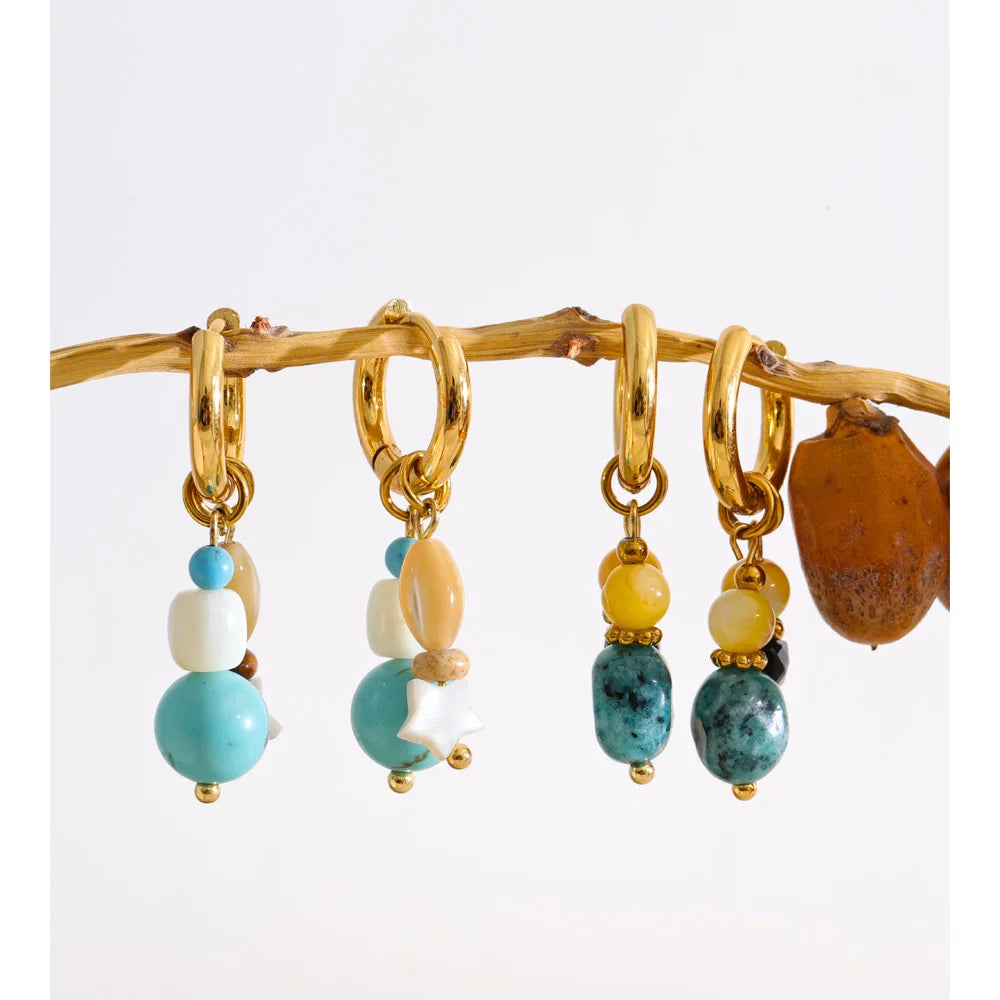 Natural stone star geometric earrings in gold-plated stainless steel with natural stone.