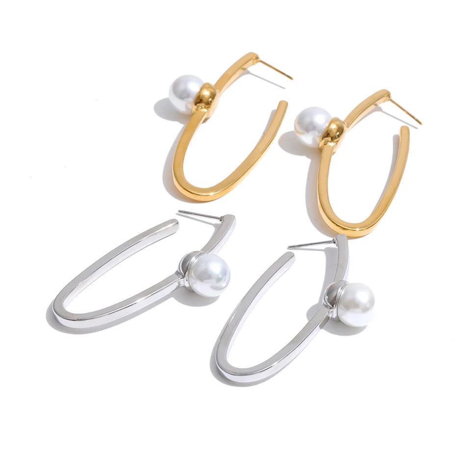 Pearl geometric earrings in gold-plated stainless steel with pearl.