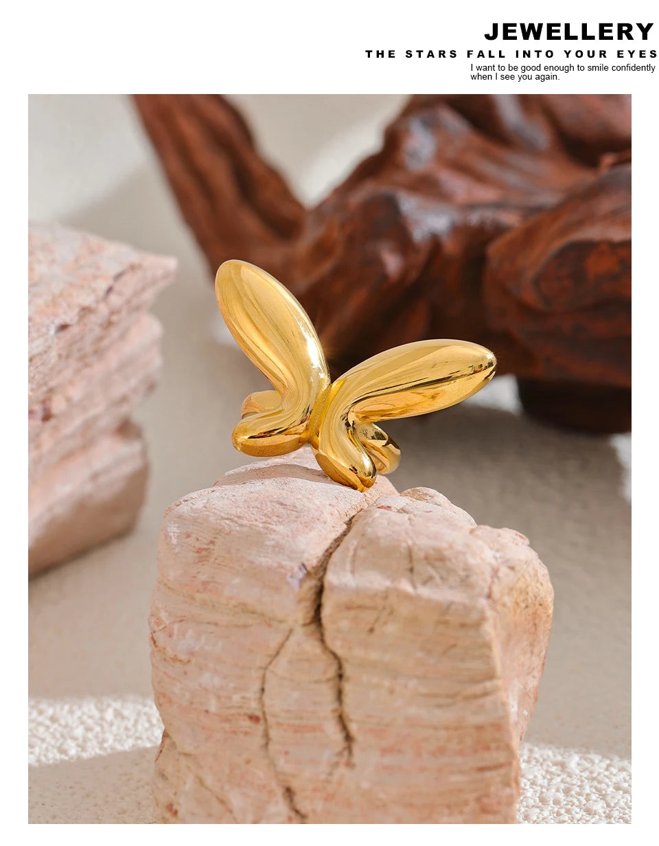 Butterfly minimalist geometric ring in 18K gold-plated 316L stainless steel.