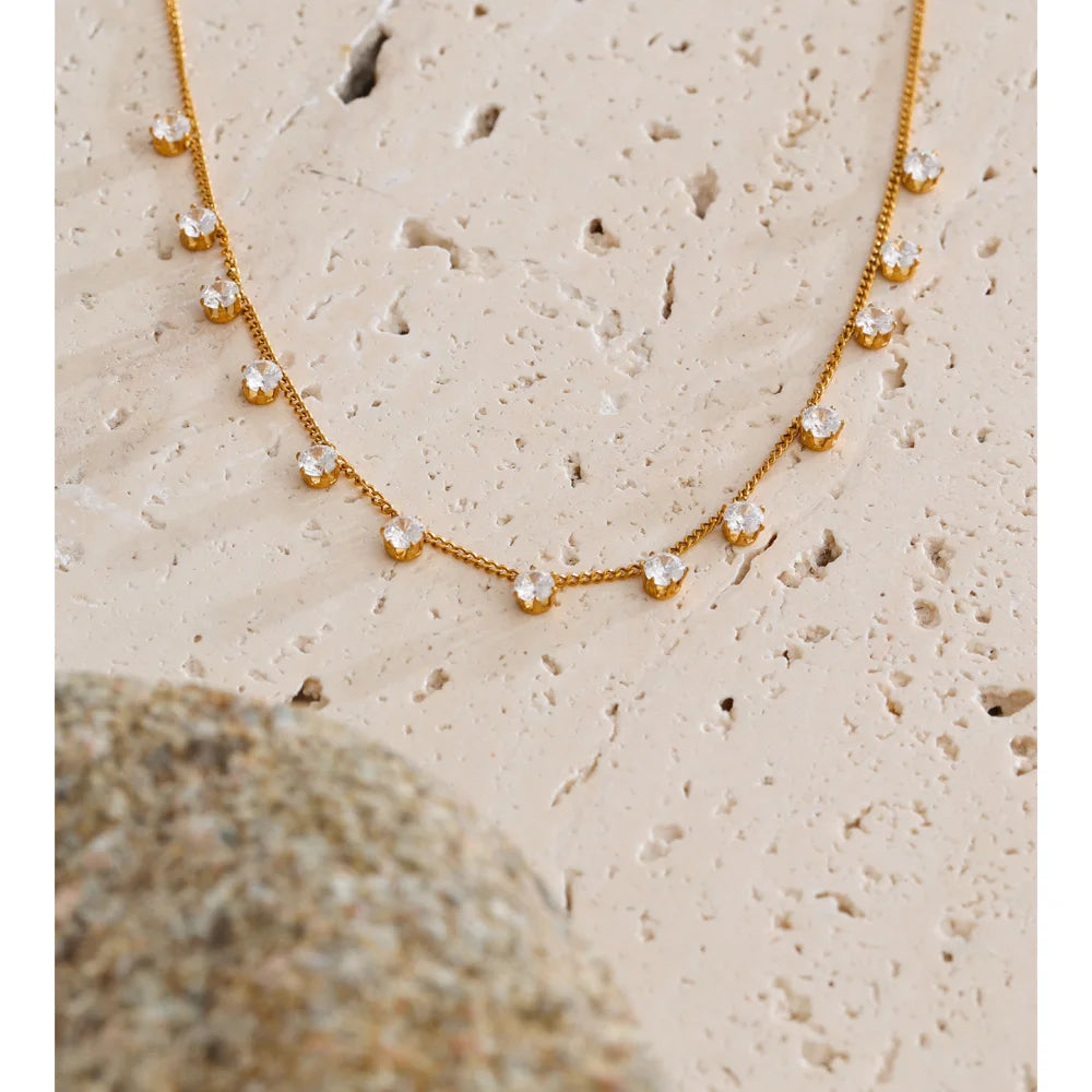 Cubic zirconia geometric necklace in gold-plated stainless steel with cubic zirconia.