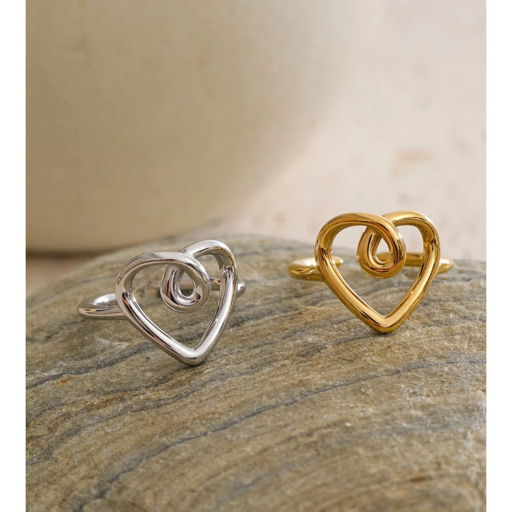 Heart ring in 18K gold-plated stainless steel.