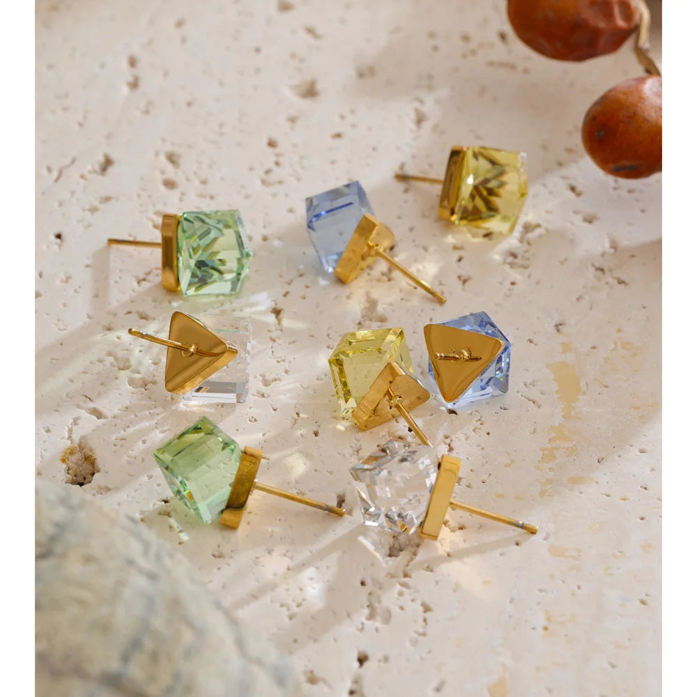 Crystal multi-color geometric earrings in gold-plated stainless steel with crystal.