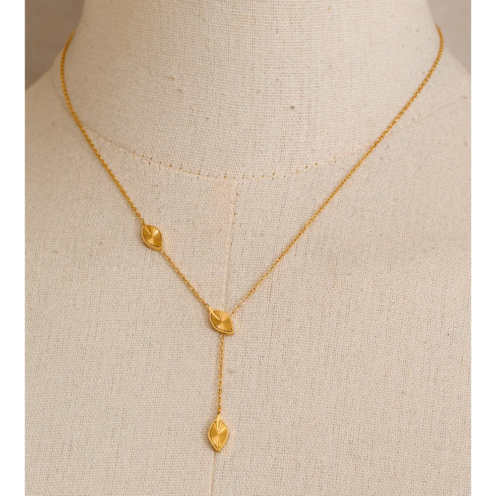 Chain necklace in gold-plated stainless steel.