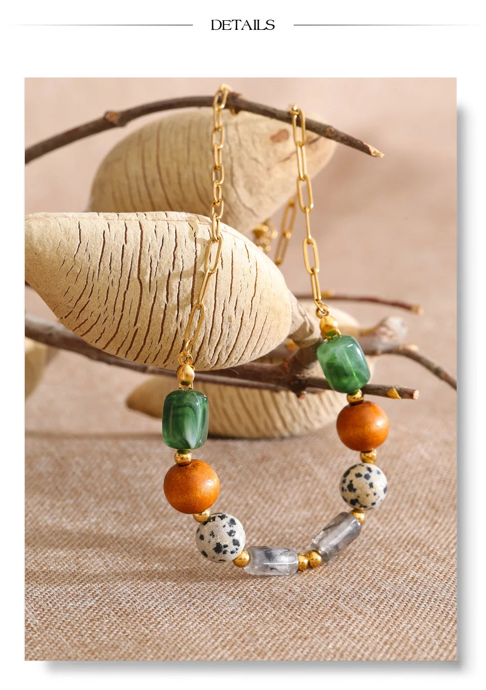 Resin natural stone beaded necklace in gold-plated stainless steel with natural stone and resin.