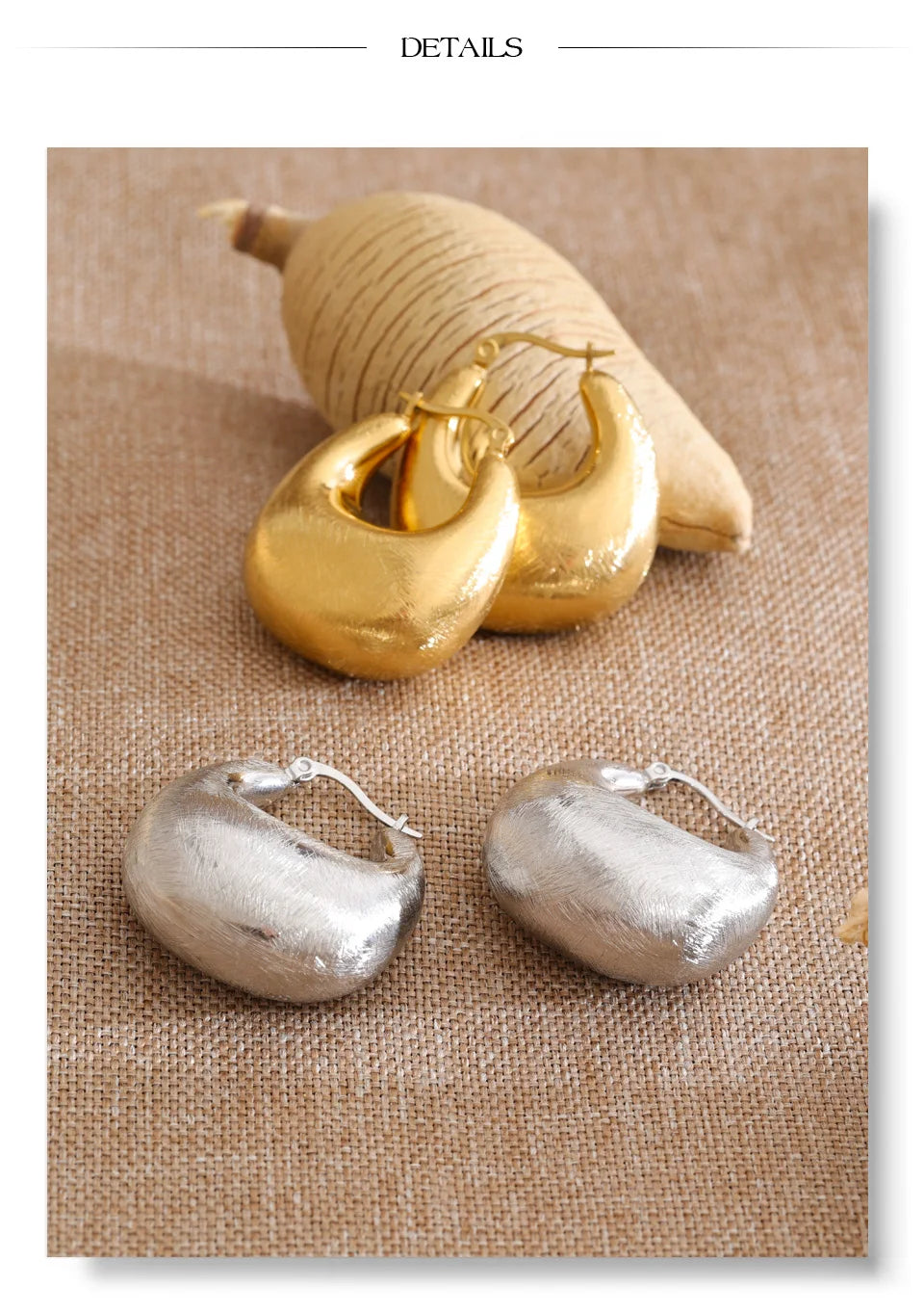 Geometric earrings in gold-plated stainless steel.