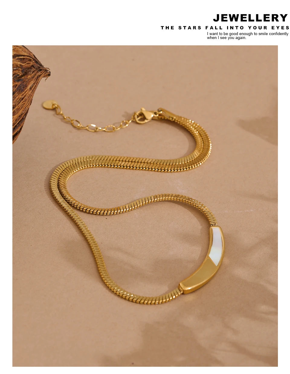 Shell geometric chain necklace in gold-plated stainless steel with shell.