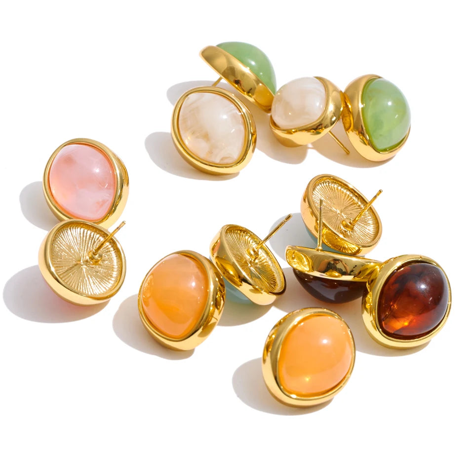 Resin multi-color geometric earrings in gold-plated stainless steel with resin.