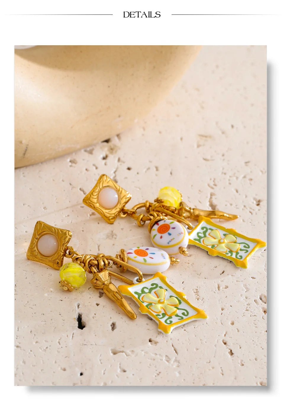 Enamel flower geometric earrings in gold-plated stainless steel with enamel.
