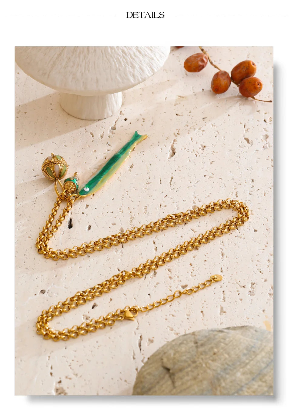 Enamel geometric chain necklace in gold-plated stainless steel with enamel.