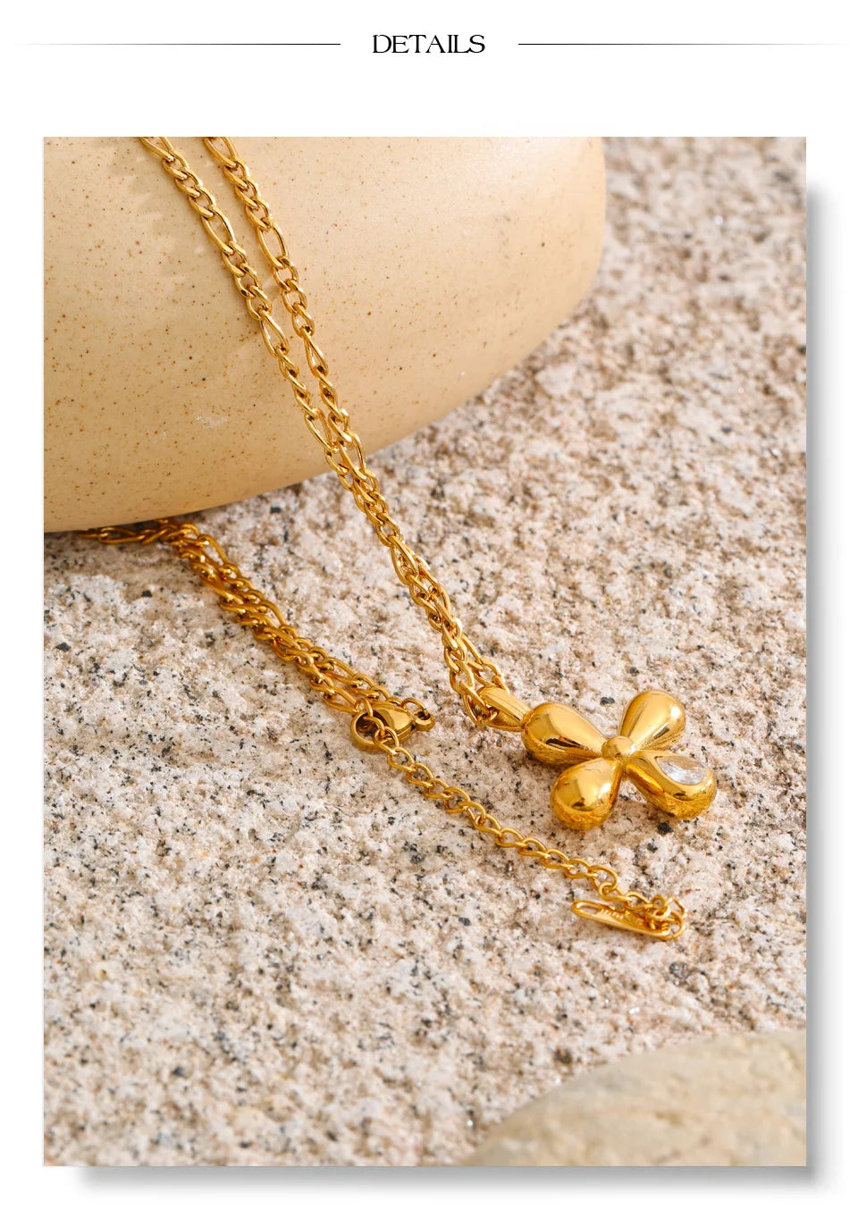 Cubic zirconia flower necklace in gold-plated stainless steel with cubic zirconia.