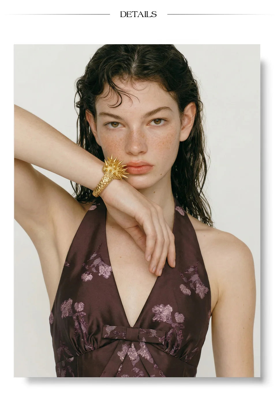 Heart geometric bracelet in gold-plated stainless steel.