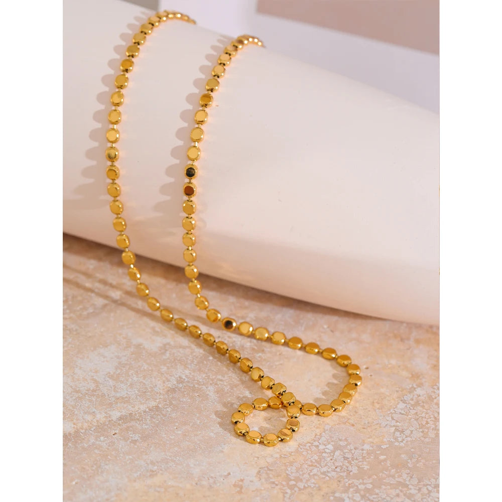 Geometric chain necklace in gold-plated stainless steel.
