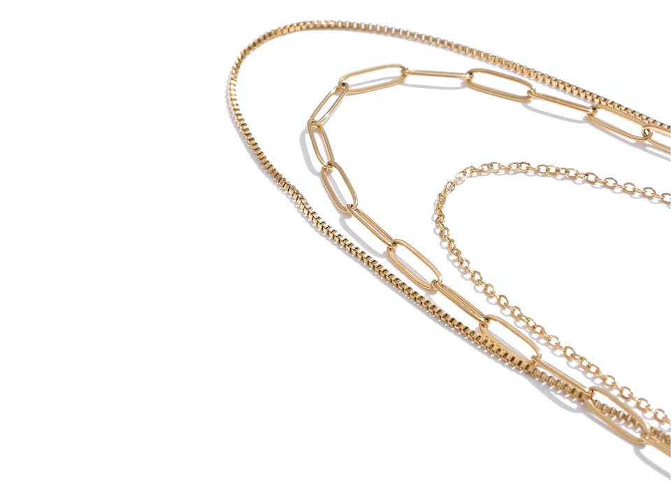Geometric chain necklace in gold-plated stainless steel.