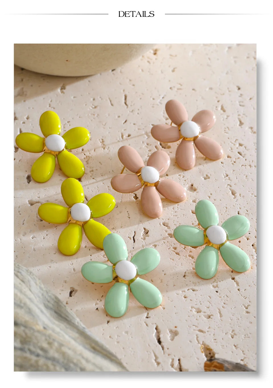 Green enamel flower earrings in gold-plated stainless steel with enamel.