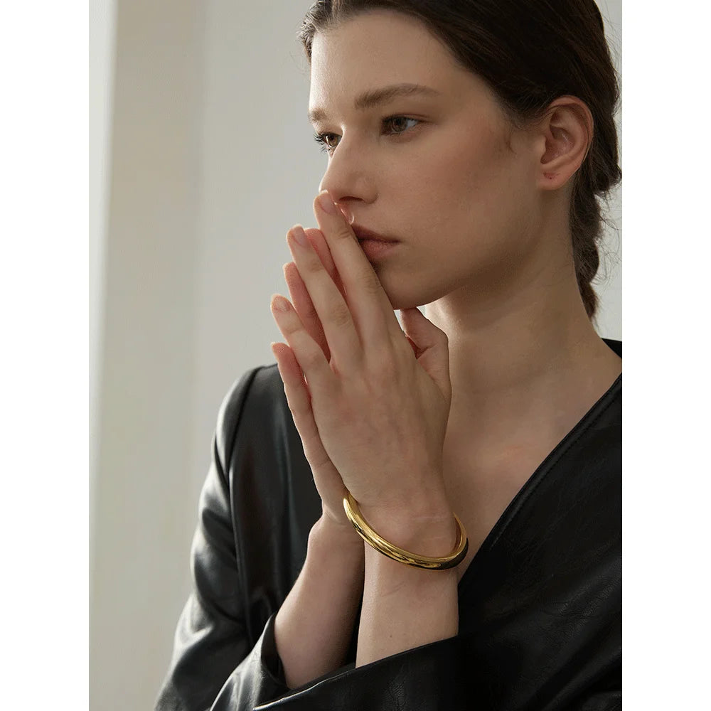 Hammered Geometric Bracelet — Gold-Plated Stainless Steel · PS2018