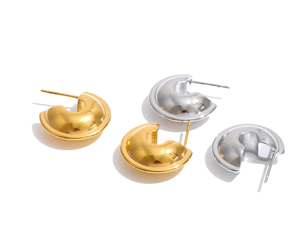 Geometric earrings in gold-plated stainless steel.