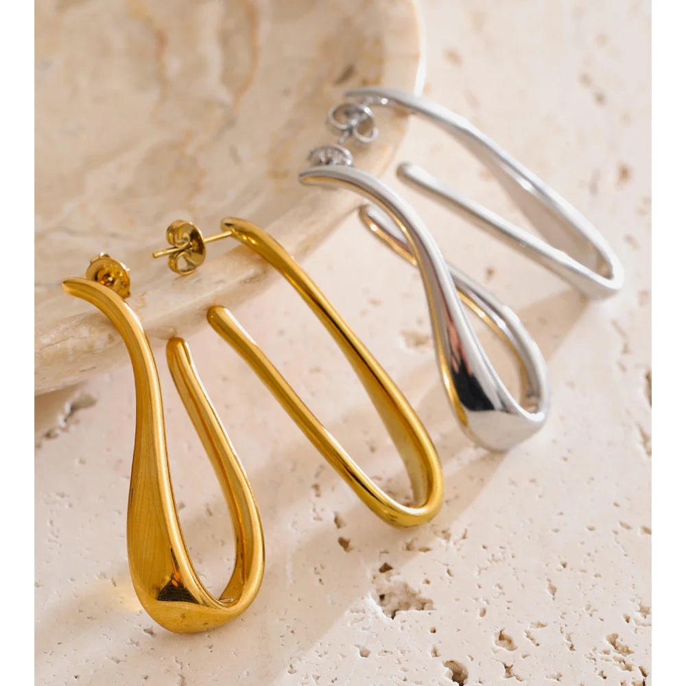 Geometric earrings in gold-plated 316L stainless steel.