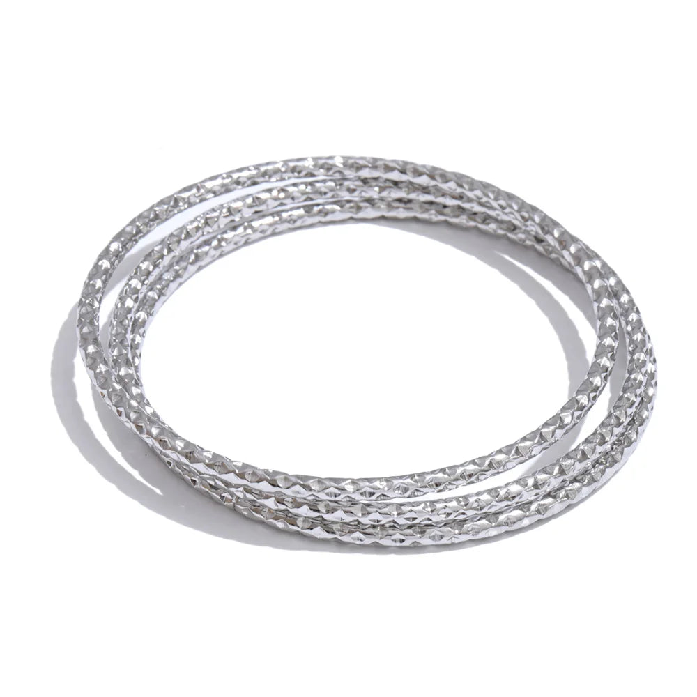 Geometric bracelet in gold-plated stainless steel.