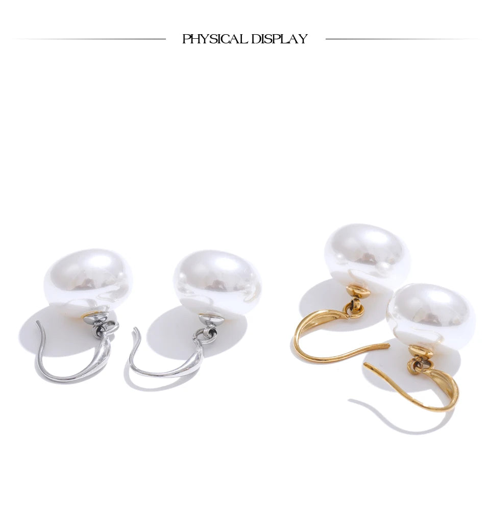 Pearl geometric earrings in gold-plated stainless steel with pearl.