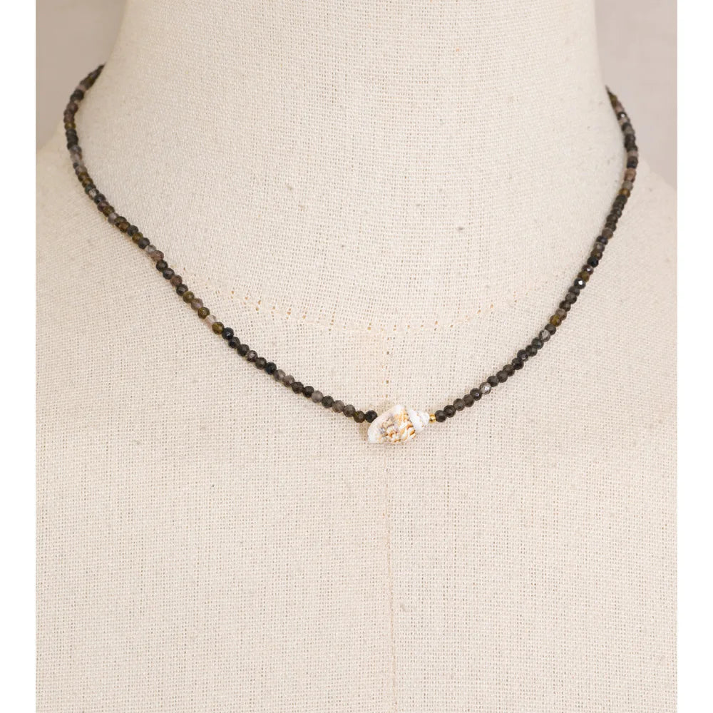 Crystal geometric necklace in gold-plated stainless steel with crystal.