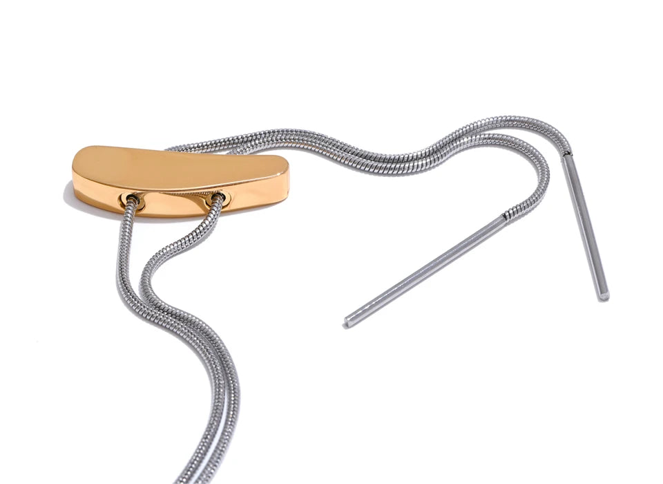 Geometric chain necklace in gold-plated 316L stainless steel.