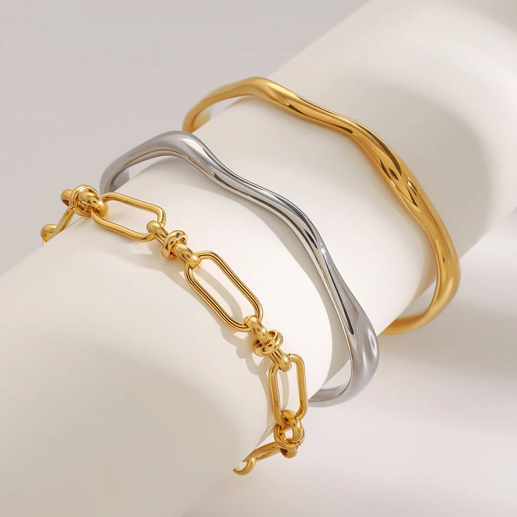 Wavy Cuff Chain Bracelet — 18K Gold Plated · PA005