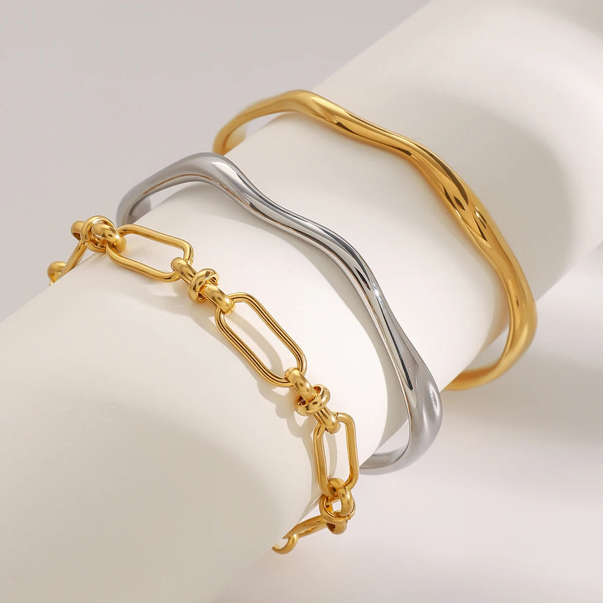Wavy Cuff Chain Bracelet — 18K Gold Plated · PA005