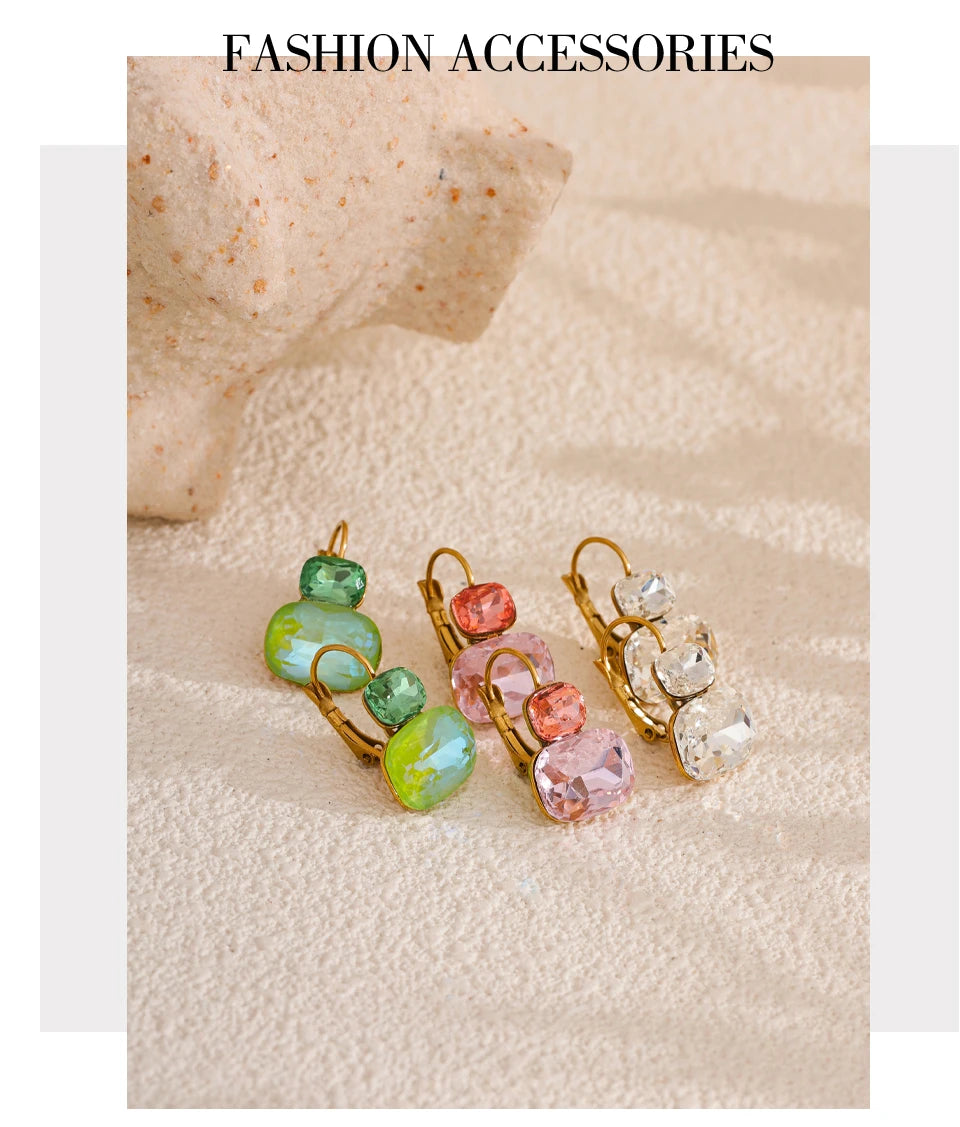 Cubic zirconia geometric earrings in gold-plated stainless steel with cubic zirconia.