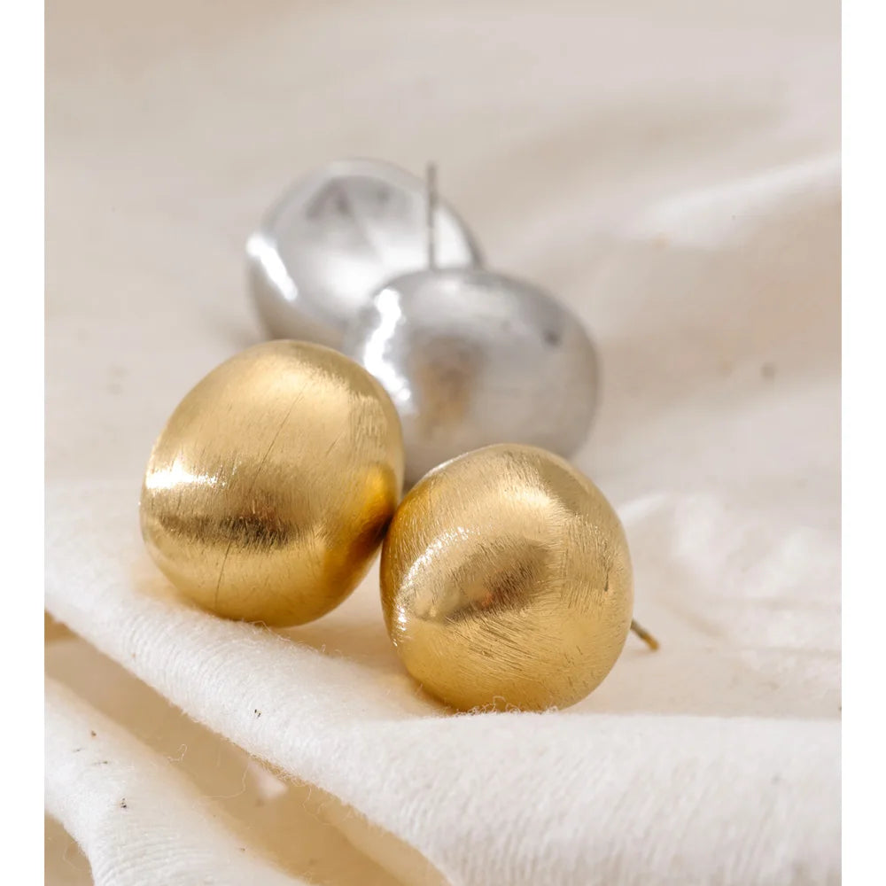 Vintage geometric earrings in gold-plated stainless steel.