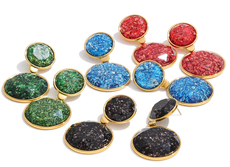 Resin geometric earrings in gold-plated stainless steel with resin.