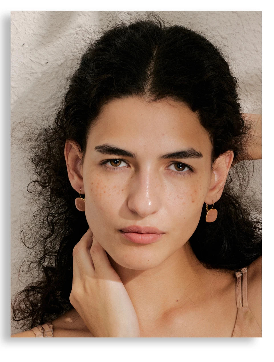 Enamel geometric earrings in gold-plated stainless steel with enamel.