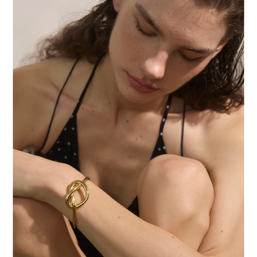 Heart bracelet in gold-plated stainless steel.