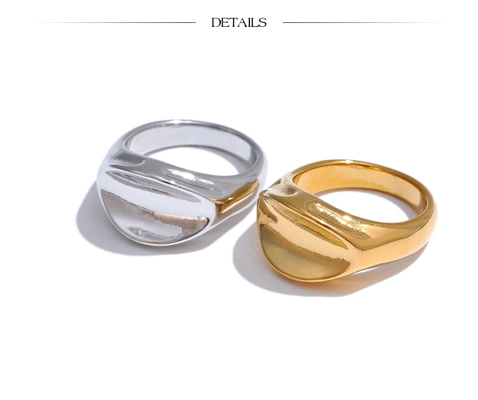 Geometric ring in gold-plated stainless steel.